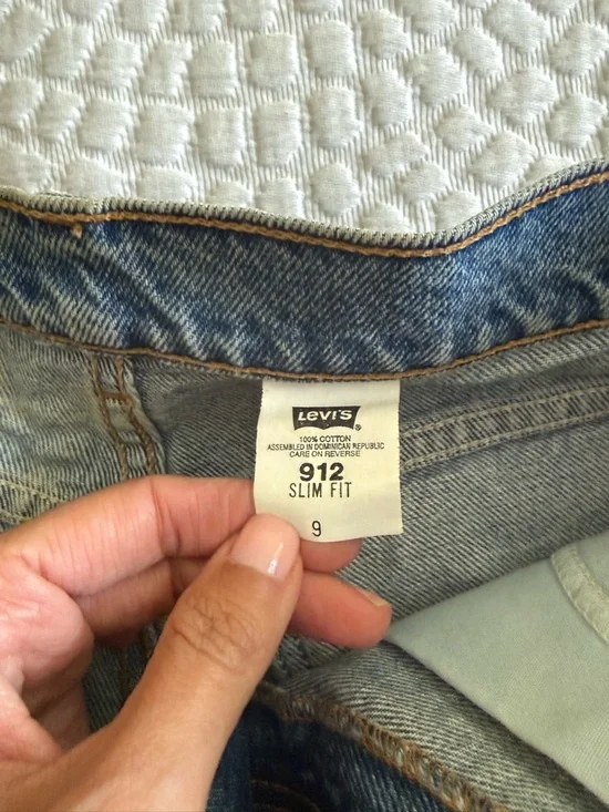 Levi's Vintage-Style Blue Denim Jean Shorts - Picture 5 of 6